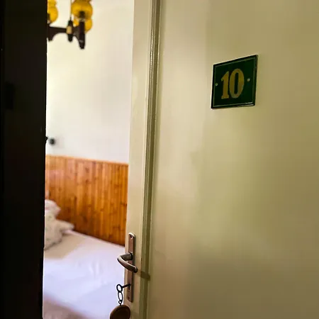 Nosztalgia Проживание в семье *